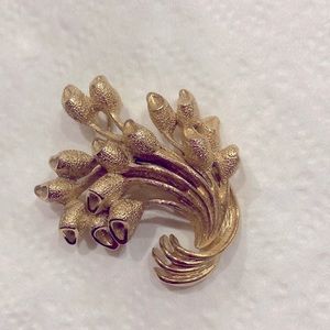 MONET Gold tone Flowers Brooch-Vintage